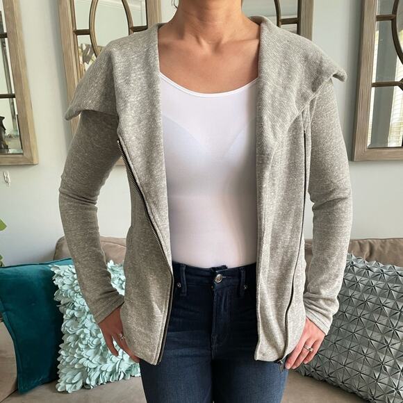 Mystree gray knit cardigan. Size XS. Asymmetrical zip. - Picture 7 of 8